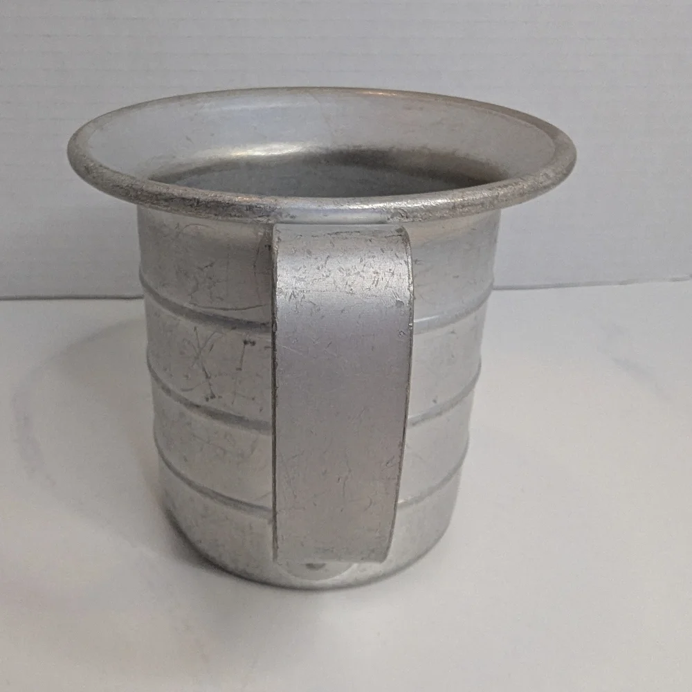 WEAR EVER No 5260 1/2 Vintage Aluminum Measuring Cup